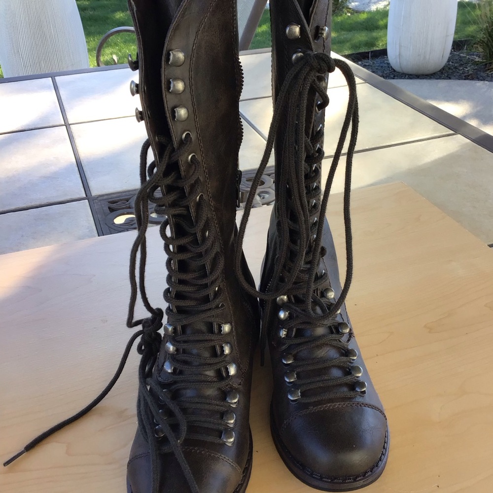 Madden Girl Sandales Brown  Pari Combat Boots. Lace up . Size 6. NWOT.